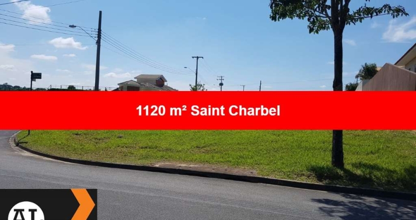 Terreno com 1120 m2  de esquina à venda no Condomínio Saint Charbel em Araçoiaba da Serra .