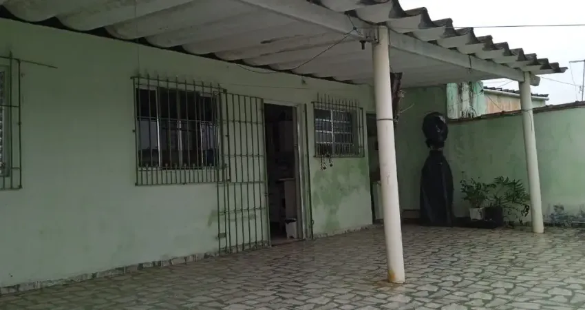 VENDO ESSA CASA SUPER CHARMOSA E COM UM ESPAÇO INCRÍVEL.