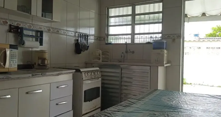 VENDO ESSA CASA SUPER CHARMOSA E COM UM ESPAÇO INCRÍVEL.