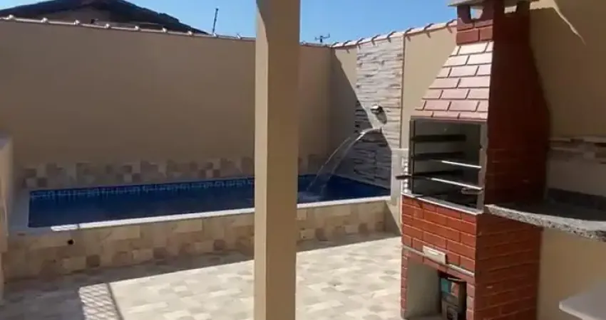 Oportunidade em Mongaguá – Casa com Piscina, Área Gourmet e 2 Dormitórios!