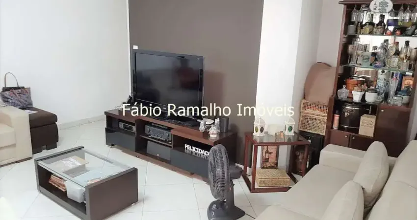 Casa com 3 dormitórios, suíte, e 2 vagas de garagens. campo grande