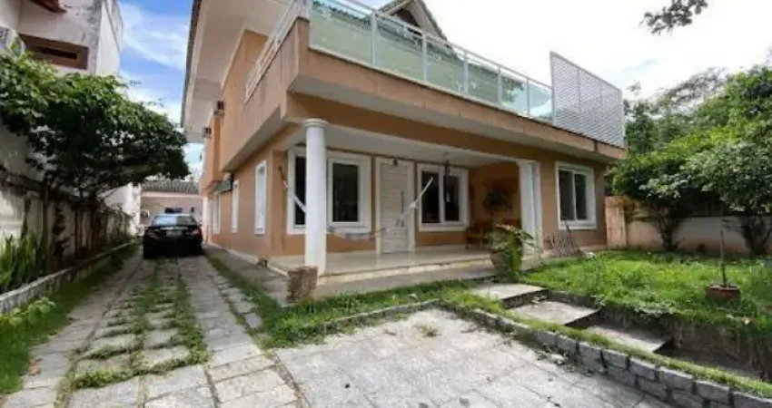 Casa  4 dormitórios,  357 m² à venda em itacoatiara - niterói - rj