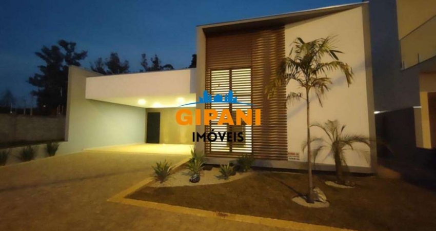 Casa á Venda 3 Dormitórios em Condomínio com Ótima Localização