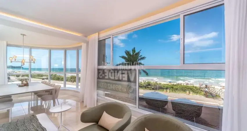 Apartamento alto padrão finamente mobiliado, equipado e decorado frente mar na praia brava com 04 suítes e dependência.