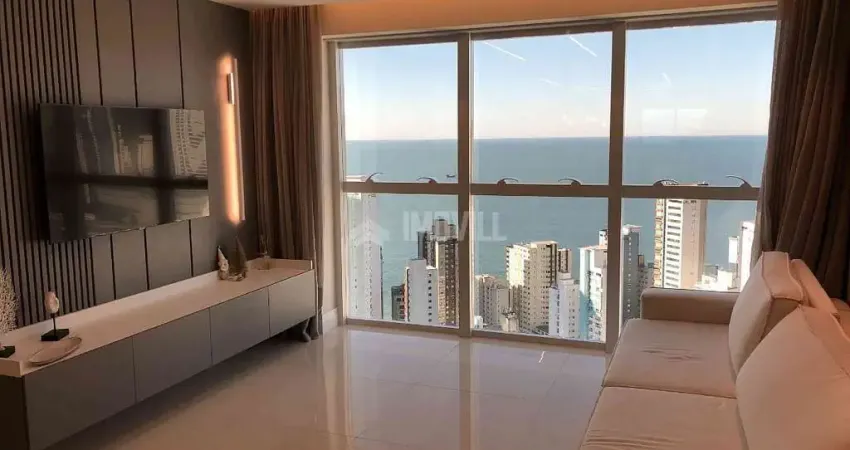 Apartamento alto padrão em andar alto com vista do mar finamente mobiliado, decorado e equipado com 03 suítes.