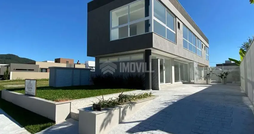 Linda casa nova em condomínio fechado com 03 suítes, 02 pisos e piscina privativa no caledônia.