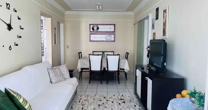 Apartamento com 02 suítes mais 01 dormitório com 01 vaga privativa e breve vista mar