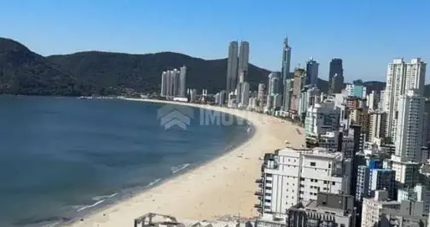 Apartamento alto padrão na quadra do mar com vista do mar, 03 suítes e completa área de lazer.