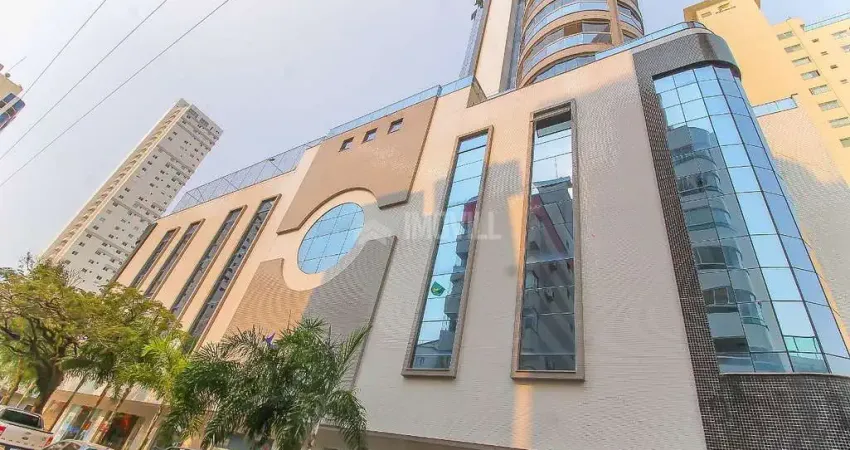 Apartamento mobiliado andar alto vista mar com 03 suítes sendo 01 master.