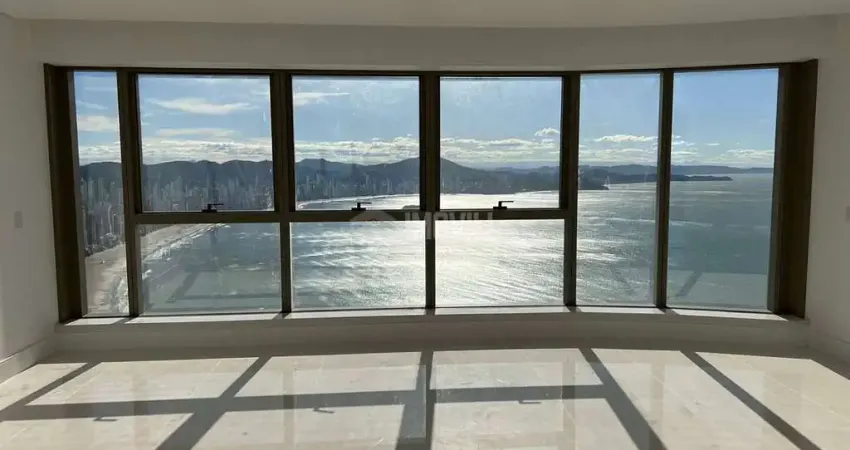 Andar alto no yachthouse residence club alto padrão com 04 suítes, dependência e linda vista cinematografica do mar.