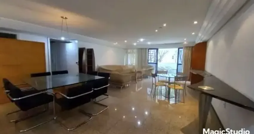 Apto mobiliado 02 suites 185m2 02 vagas ampla sala varanda no ed grand palais no meireles prox a beira mar