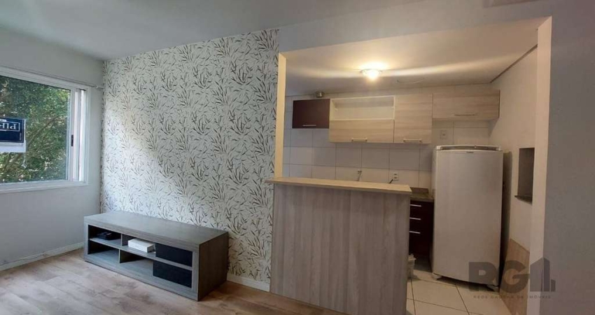 Apartamento com 2 quartos, semimobiliado à venda