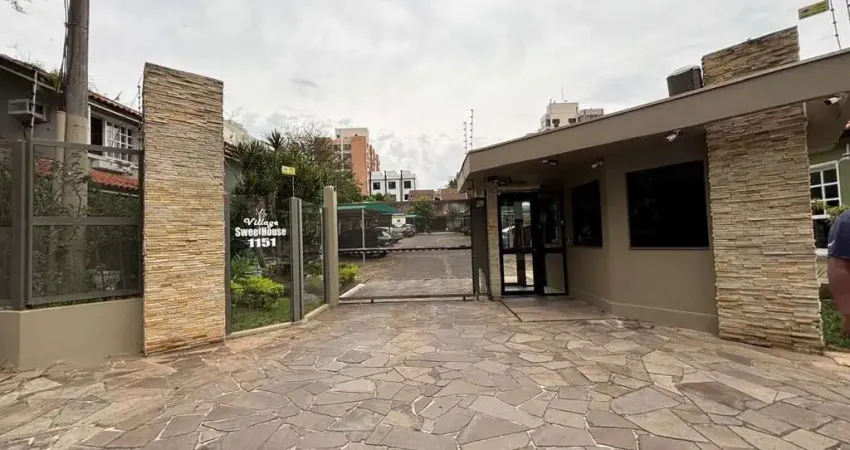 Excelente Casa em Condomínio Fechado 2 Dormitórios Recém Reformada