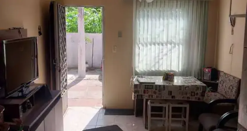 Casa em Condomínio de 2 dormitórios e vaga na Glória