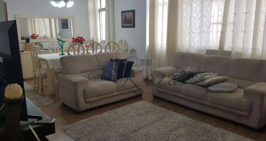 Apartamento com 3 quartos à venda na Rua Coronel Madeira, Apto, 74220, Centro, São José dos Campos