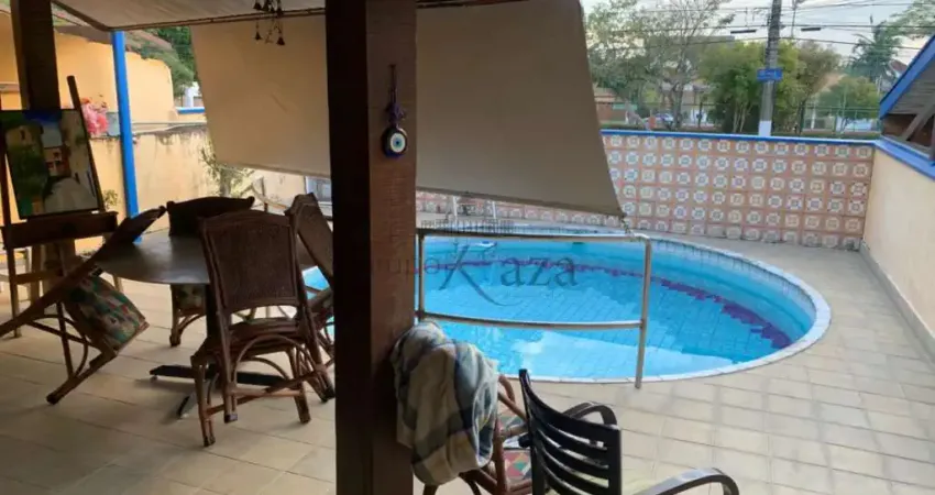 Casa em condomínio jardim das colinas 3 dormitórios - 230m² 3 suítes com piscina e churrasqueira em frente a praçaparte alta