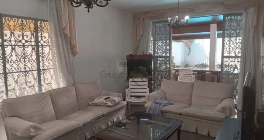 Oportunidade - casa em condomínio - condomínio jardim das colinas - 5 dormitórios - 310m².