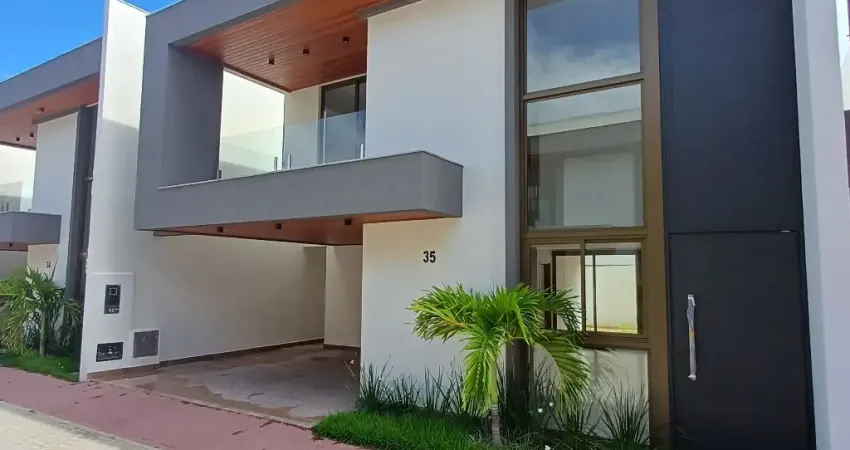 Casa Duplex nova recém construída quatro suítes quintal