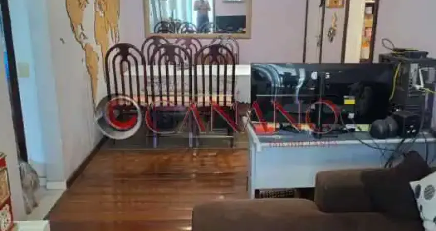 Apartamento : 2 quartos, 1 quarto serviço, vaga na escritura, tijuca