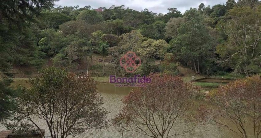 Rancho com 2 dormitórios à venda, 120 m² por R$ 1.015.000,00 - Condomínio Portal das Rosas - Atibaia/SP