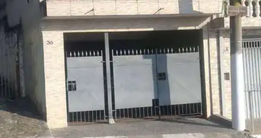 Sobrado ao lado Bradesco Matriz - 2 dormitórios com edícula