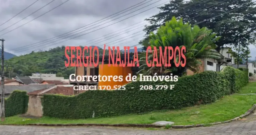 Grande Oportunidade  !! Casa de esquina na Martin de Sá – Próxima à Praia!!