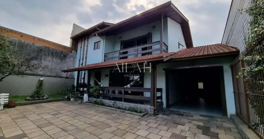 Excelente casa semimobiliada com 249 metros no bairro santa catariana