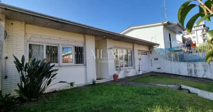 Casa semimobiliada com 03 dor (sendo duas suítes)- bairro universitário - com piscina