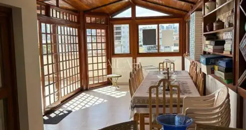 Excelente cobertura duplex semimobiliada com 216,32 metros quadrados no pio x.