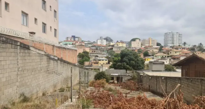Terreno à venda na Rua Montes Claros, Alvorada, Contagem