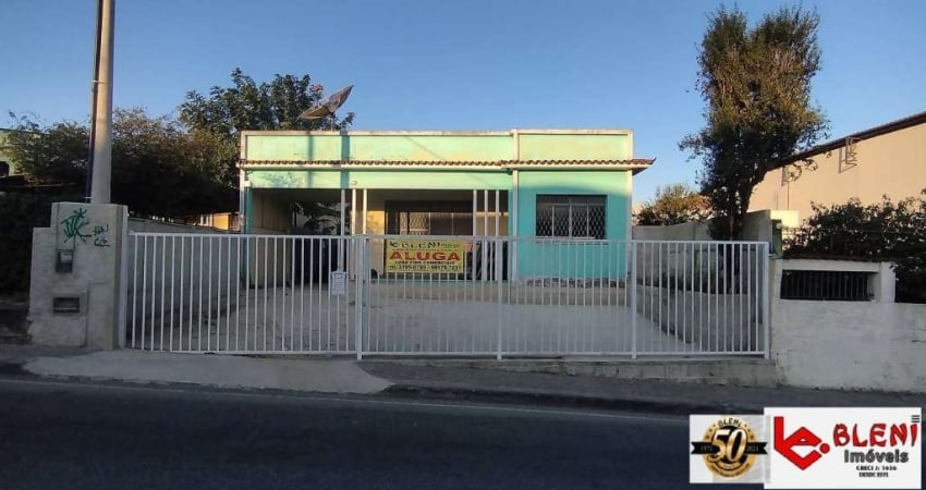 casa com 03 quartos para fins comerciais no centro de Santa Cruz-RJ.