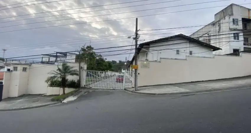 Casa Duplex com 3Q em Condomínio em área nobre de Santa Cruz!