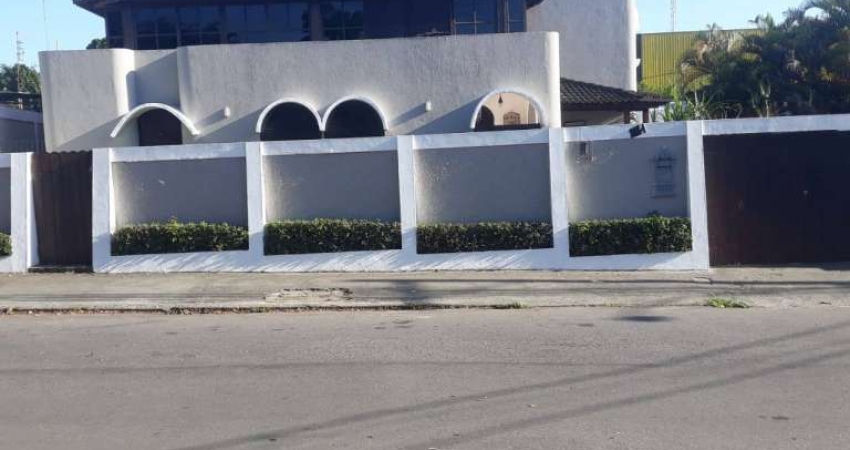 Casa com dois pavimentos em área nobre de Santa Cruz - RJ