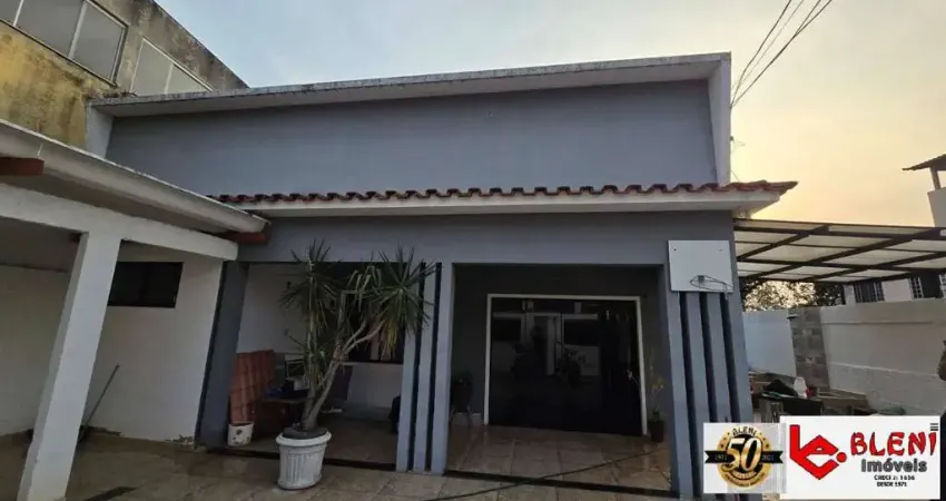 CASA  COM 03 QUARTOS COM PISCINA EM SANTA CRUZ - RJ