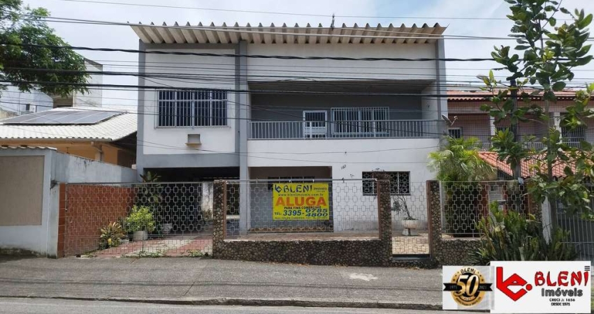 Casa Com 02 pavimentos para fins comerciais em Santa Cruz -RJ