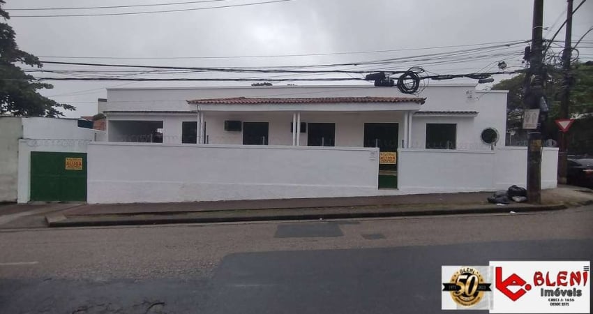 Linda Casa Para locação para fins Comerciais em Santa Cruz-RJ