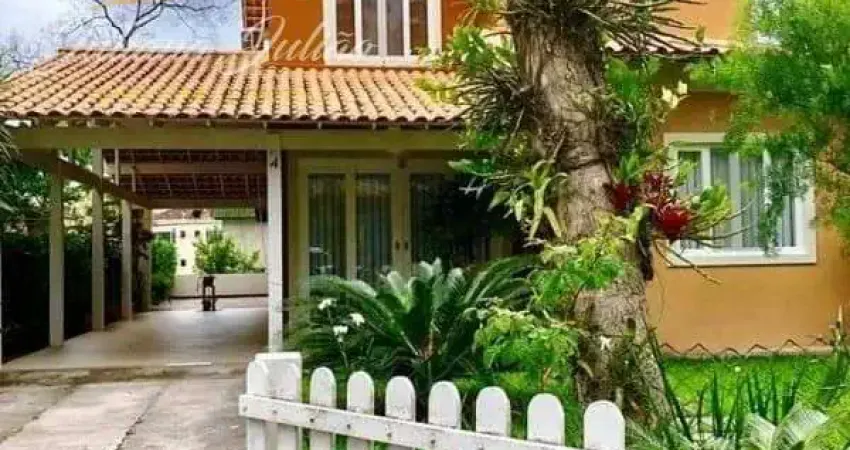 CASA DUPLEX COM SALA, 2 SUÍTES NO BAIRRO EXTENSÃO DO BOSQUE EM RIO DAS OSTRAS RJ