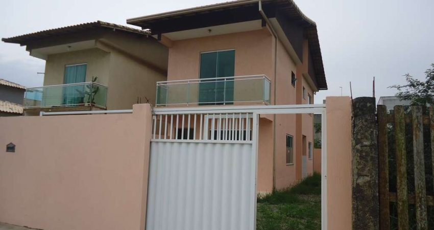CASA DUPLEX COM SALA 2 SUÍTES NO BAIRRO ENSEADA DAS GAIVOTAS EM RIO DAS OSTRAS RJ