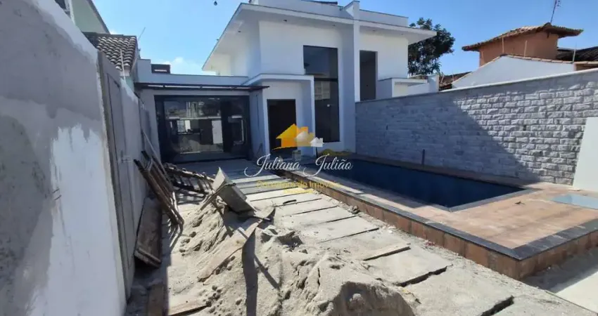 CASA LINEAR COM 3 QUARTOS SENDO 1 SUÍTE A VENDA NO BAIRRO RECREIO EM RIO DAS OSTRAS
