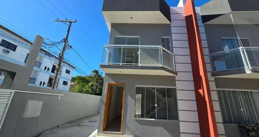 CASA DUPLEX COM 2 SUÍTES A VENDA NO BAIRRO EXTENSÃO DO BOSQUE EM RIO DAS OSTRAS RJ