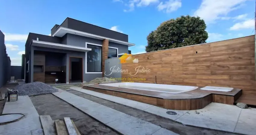 CASA LINEAR COM 3 QUARTOS SENDO 1 SUÍTE, PISCINA, A VENDA NO BAIRRO OURO VERDE EM RIO DAS OSTRAS RJ