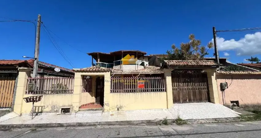 CASA DUPLEX À VENDA, COM 3 QUARTOS, VARANDA GOURMET E QUINTAL, NA CIDADE PRAIANA, RIO DAS OSTRAS, RJ