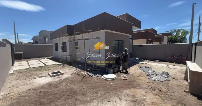 Casa linear com 3 quartos e amplo quintal, na enseada das gaivotas, rio das ostras, rj