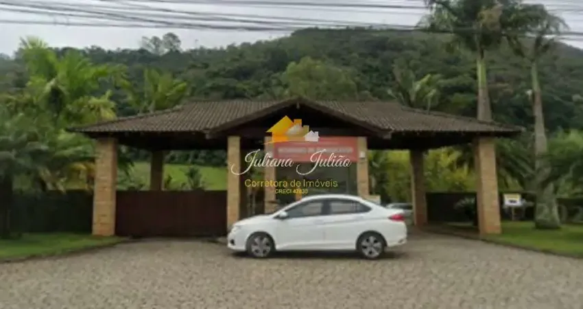 Terreno com 1.200m² em condomínio fechado com área de lazer, a venda em teresópolis, rj