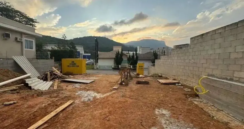 Terreno à venda na Rua dos Sabiás, 109, Pedra Branca, Palhoça