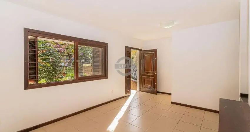 Casa com 3 quartos à venda na Rua Teixeira de Carvalho, 172, Medianeira, Porto Alegre