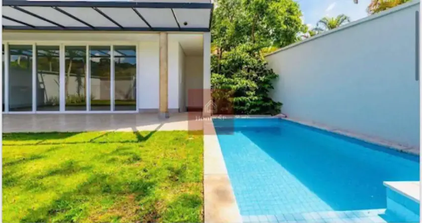 Casa em condomínio 424m 4 suítes 4 vagas de garagem com piscina