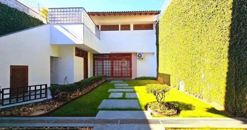 Sobrado com 4 dormitórios, 3 suítes, 7 vagas na garagem e com 566m² - Planalto Paulista
