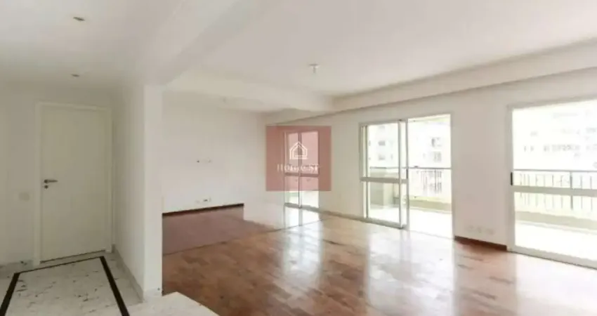 Apartamento com 220m², 3 dormitórios, sendo 2 suíte, 4 vagas.