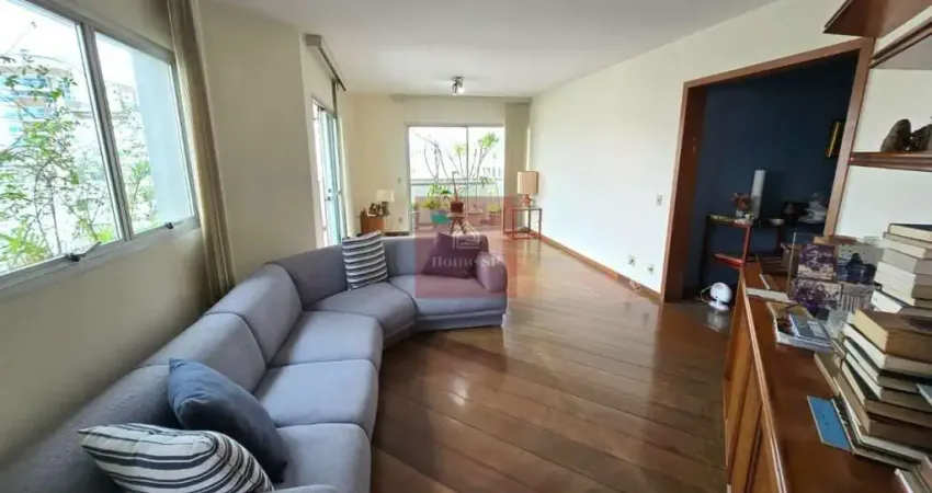 210 Metros, um por andar, na melhor localização de Moema Pássaros, andar alto, com vista.